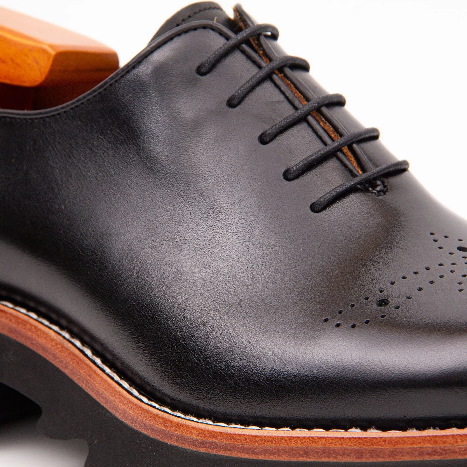 Handcrafted calfskin Oxford shoes Black